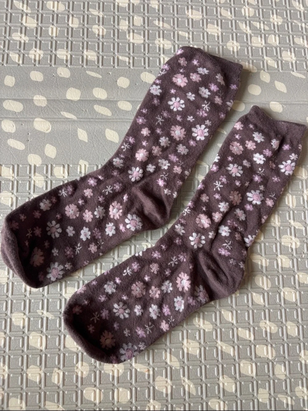 Pink flowers crew socks